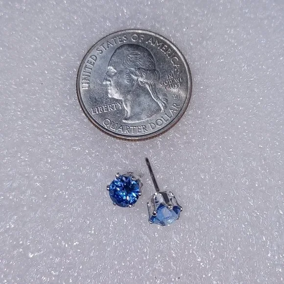 SWAROVSKI ELEMENTS (Light Blue rn-sil 5mm) Stud Earrings In Black Velvet Pouch - Picture 2 of 4
